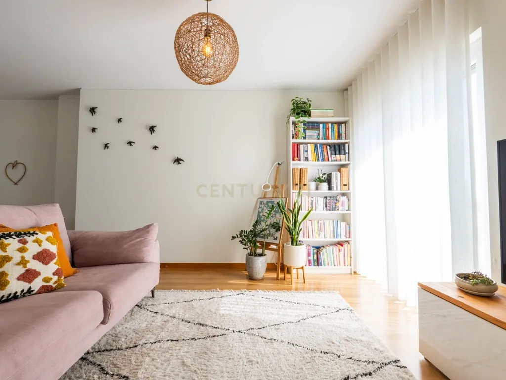 T2 com 115m² na Quinta de São Macário | Varandas | Elevador | Arrecadação | Vista de mar subtil - Image 12