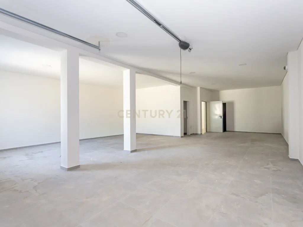 Carisma e boas áreas na sua Moradia Nova T4 Suites!!! no Pinhal do General - Image 49