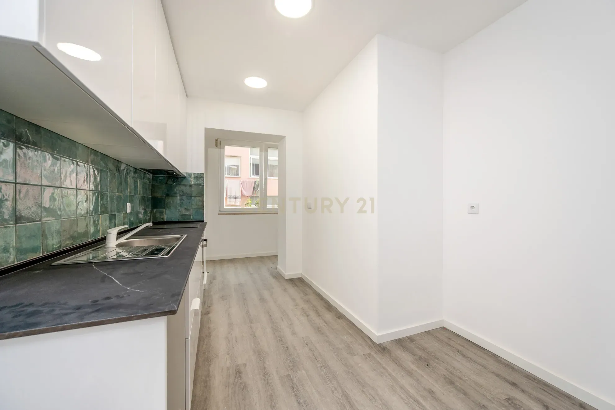 Fotografia 4 de Apartamento T4 Duplex em Queluz, perto do Palácio Nacional, totalmente remodelado e equipado (em fase de acabamento).