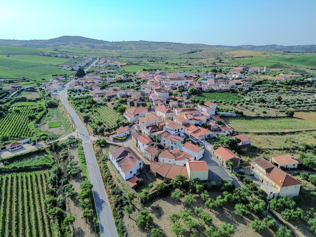 Moradia T2 com 70 m² localizada em Foz Côa, no Largo do Rossio, em pleno Alto Douro Vinhateiro. - Image 20