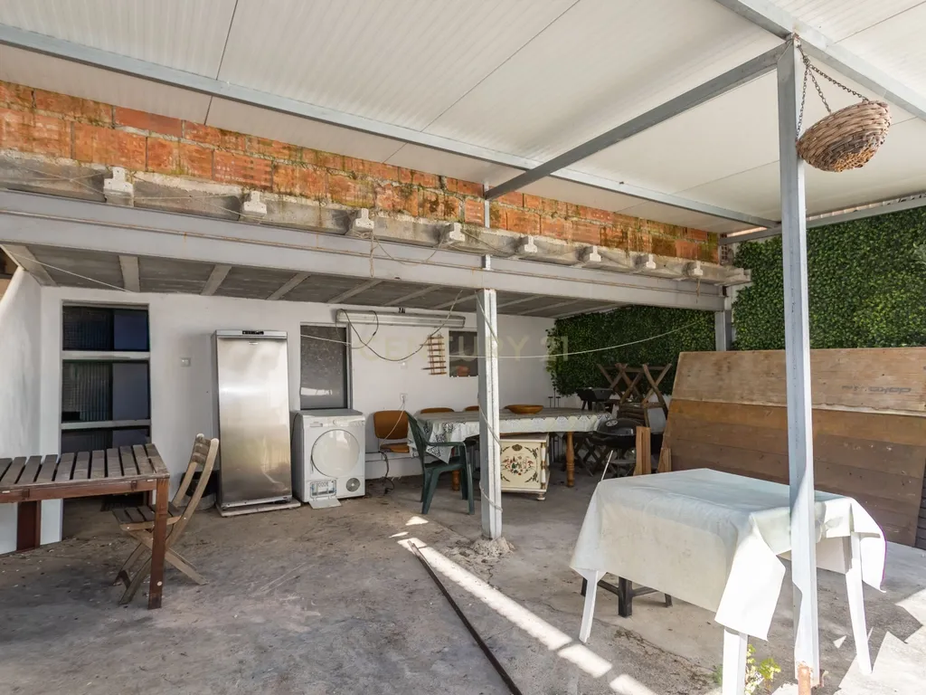 Apartamento T2(+1) Renovado com Logradouro de 100m² – Pronto a Habitar (Mobilado e Equipado) em Paio Pires - Oportunidade Única! - Image 24