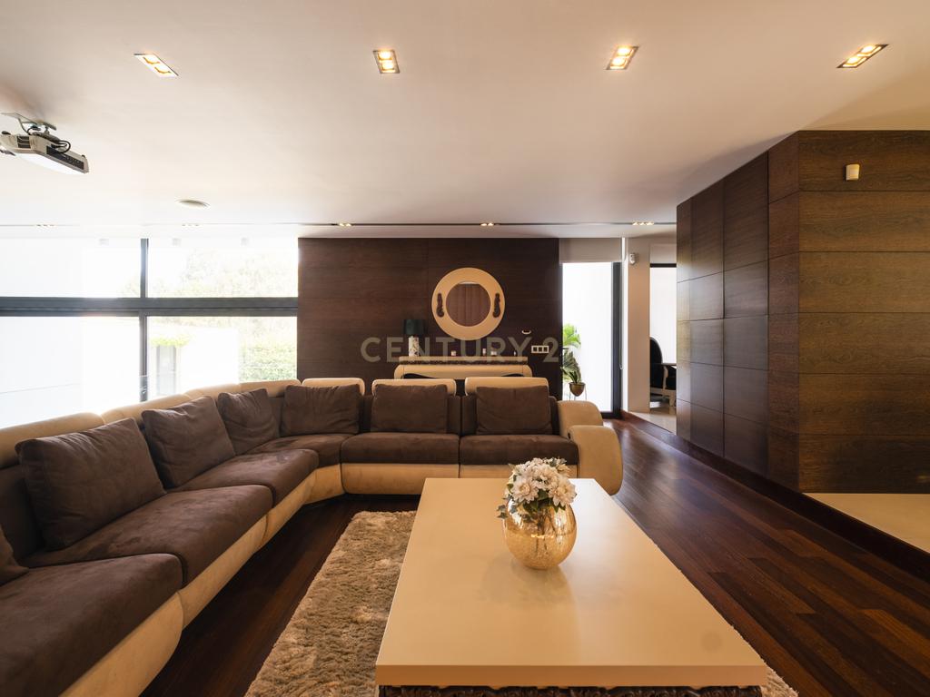 Luxuosa Moradia T4 com Piscina e Vista Panorâmica em Lousada - Image 18