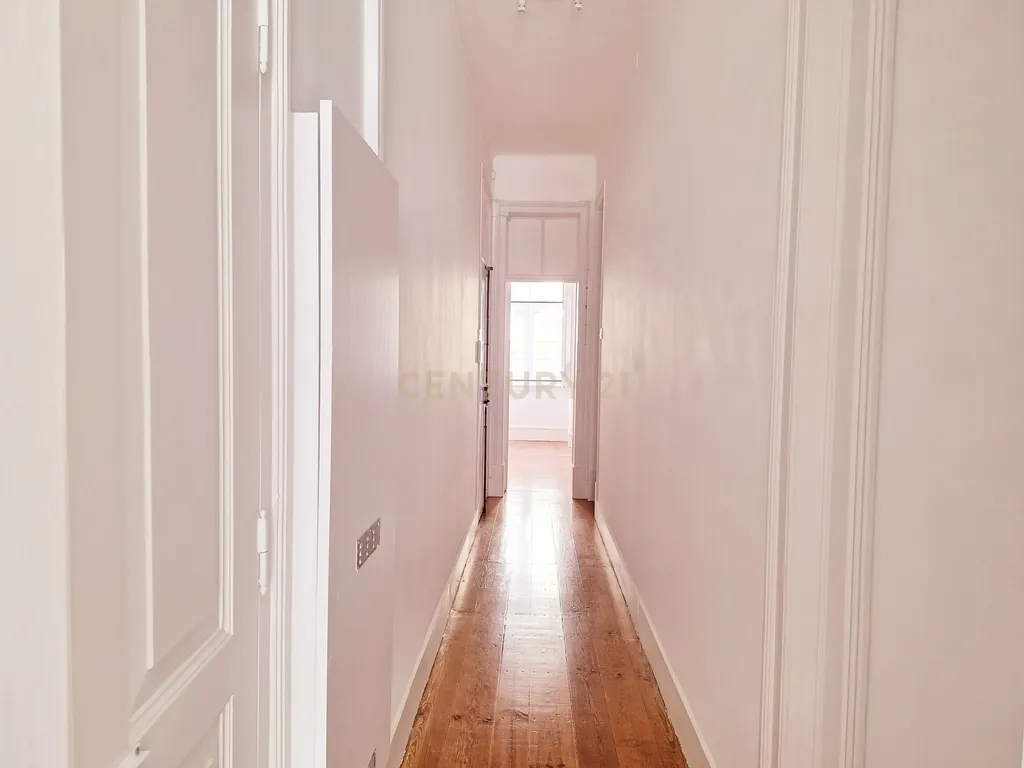 Apartamento T3+2 para Arrendamento em Campolide - Image 29