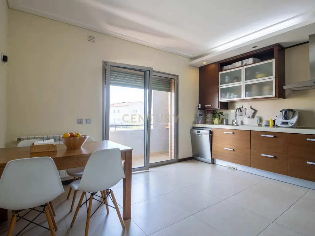 T3 com Terraço de 63 m² e Garagem de 70 m² | Comeira, Marinha Grande - Image 8