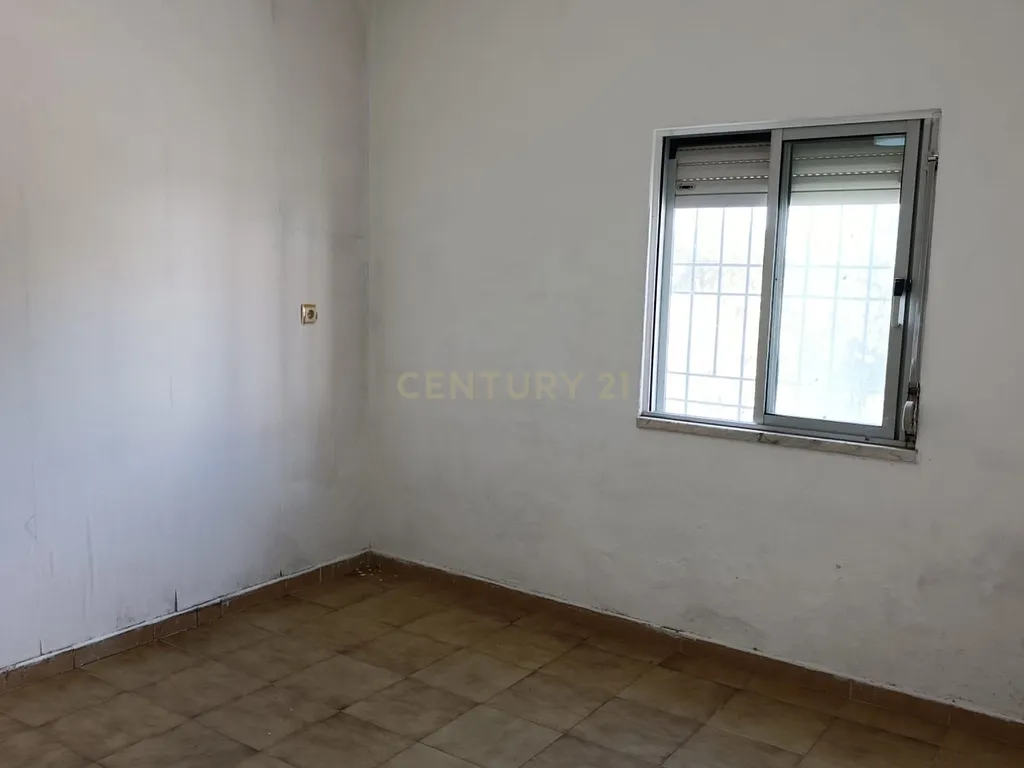 Quinta 8000m2 com 4 Moradias T2 e T3 - Image 33