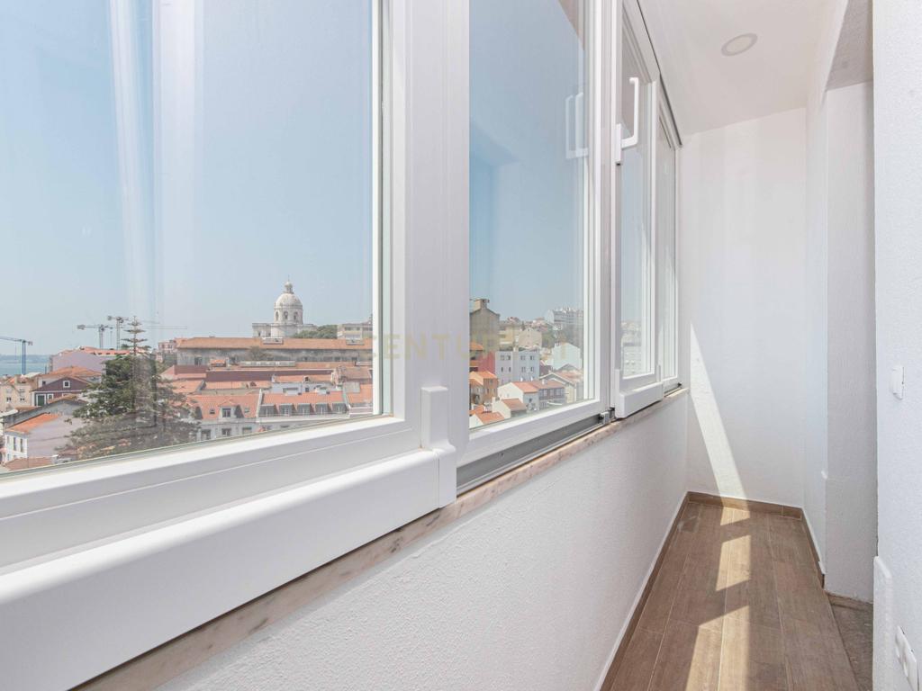 Apartamento T2 de Charme com vista rio e estacionamento em São Vicente, Lisboa  - Image 6