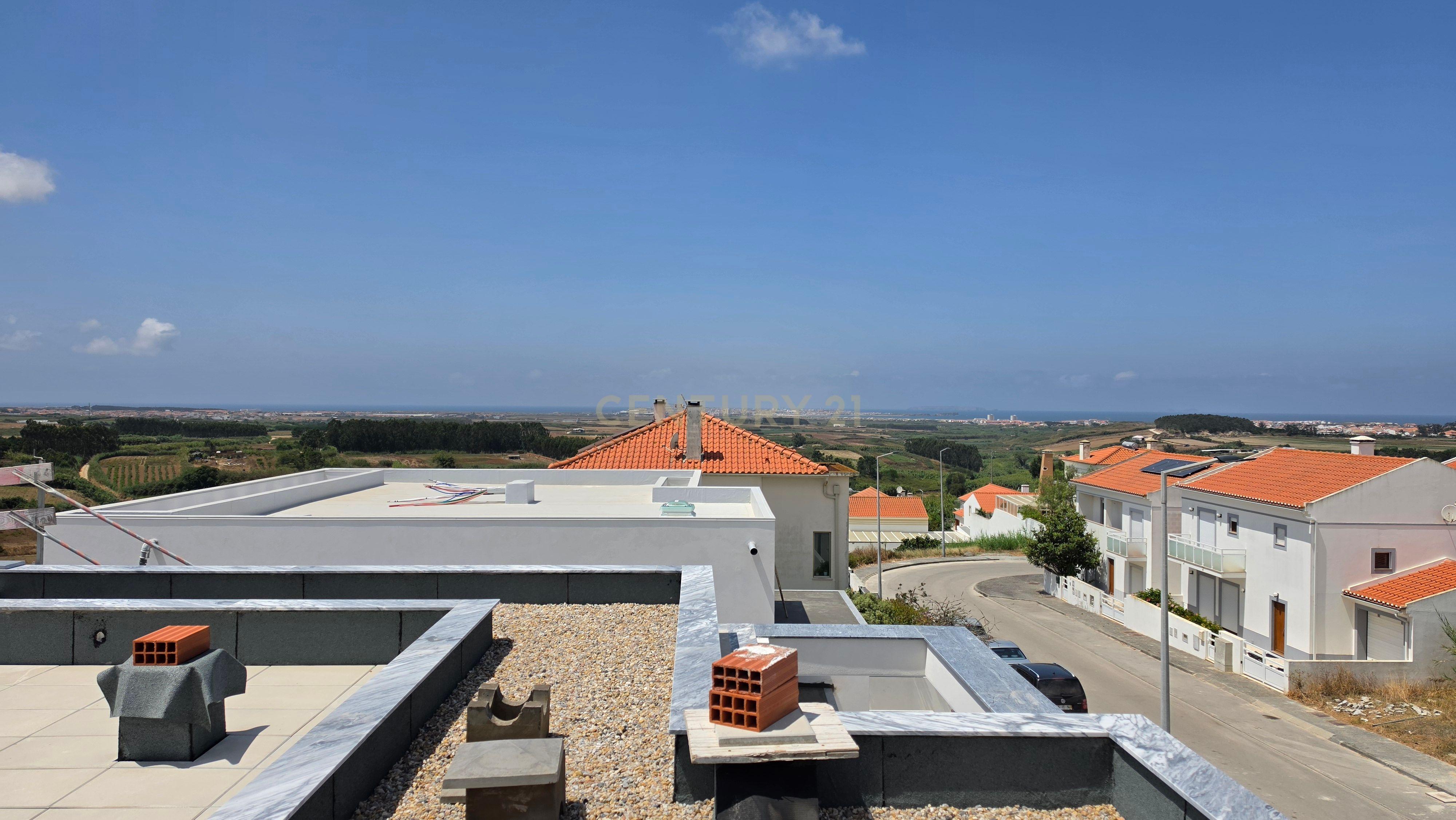 Fotografia 10 de Moradia T4  de luxo com piscina aquecida e Rooftop na Urbanização Paraíso — Peniche