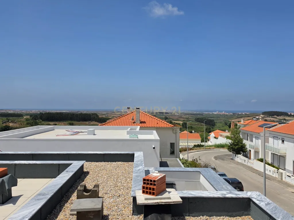 Moradia T4 de luxo com piscina aquecida e Rooftop na Urbanização Paraíso — Peniche - Image 10