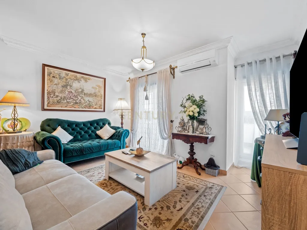 Apartamento T3 Duplex com Terraço, Varanda e Parqueamento no Montijo - Image 5