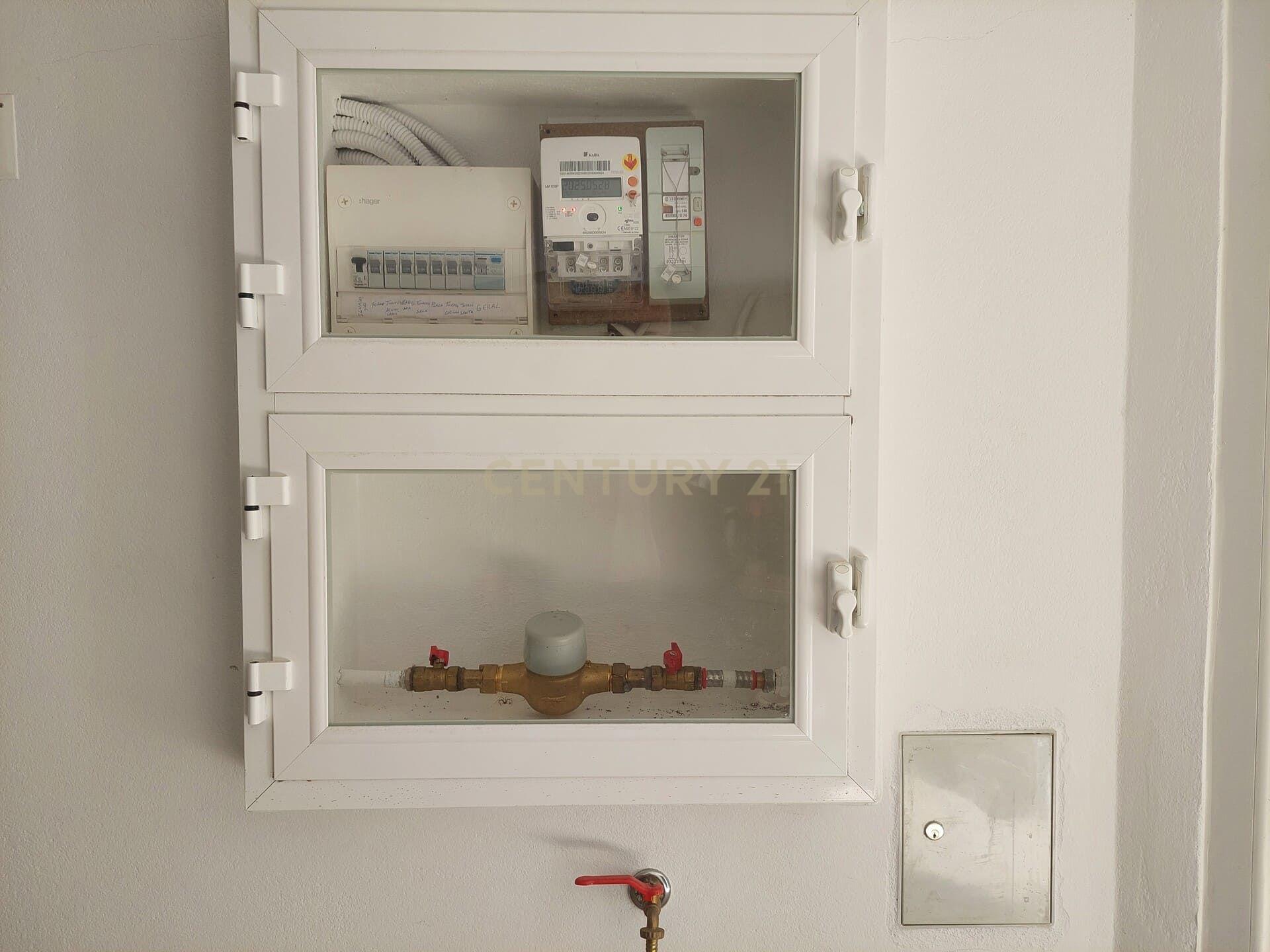 Garagem 34,5 m2 | Janelas | Casa de banho | Eletricidade | Água - Image 9