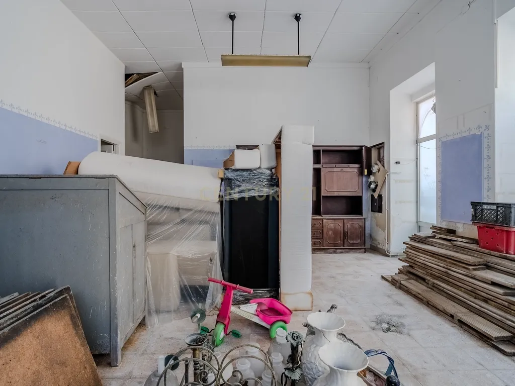 PRÉDIO PARA RECUPERAR, NO CENTRO HISTÓRICO DE PENICHE - Image 74