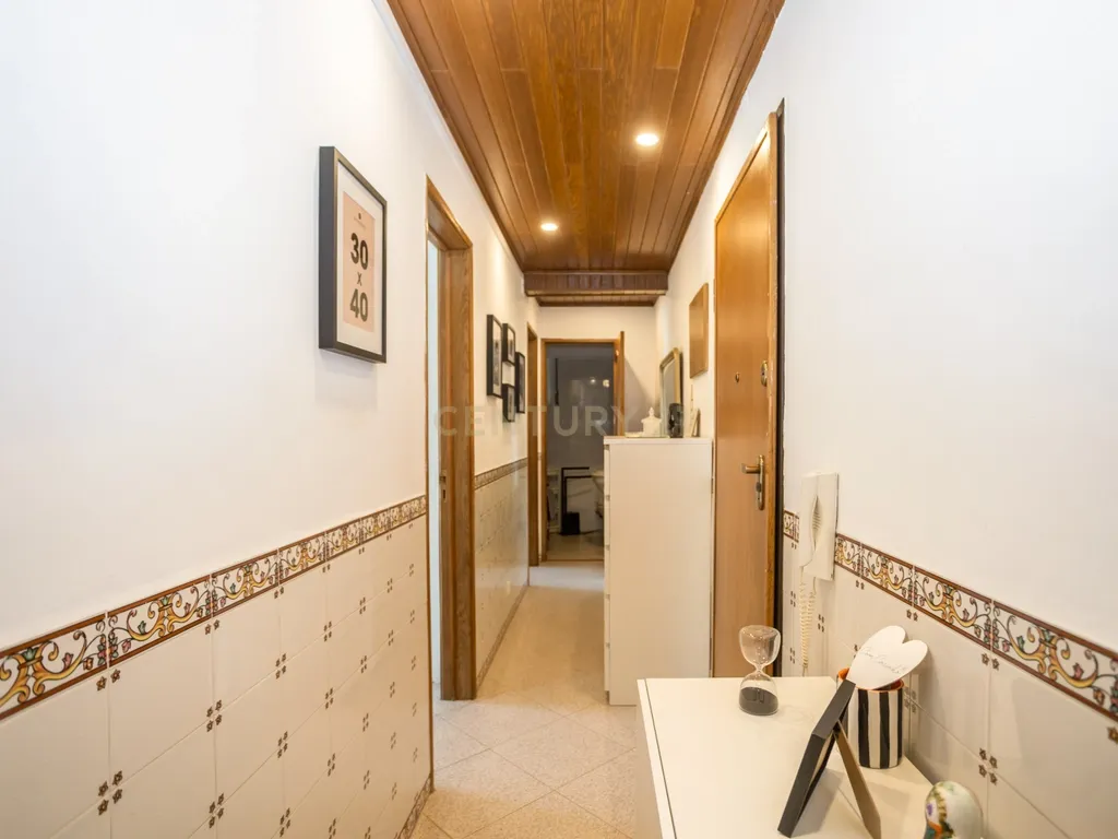 Apartamento T2 com Varanda Cruz de Pau, Amora - Seixal - 0651-06250 - Image 9