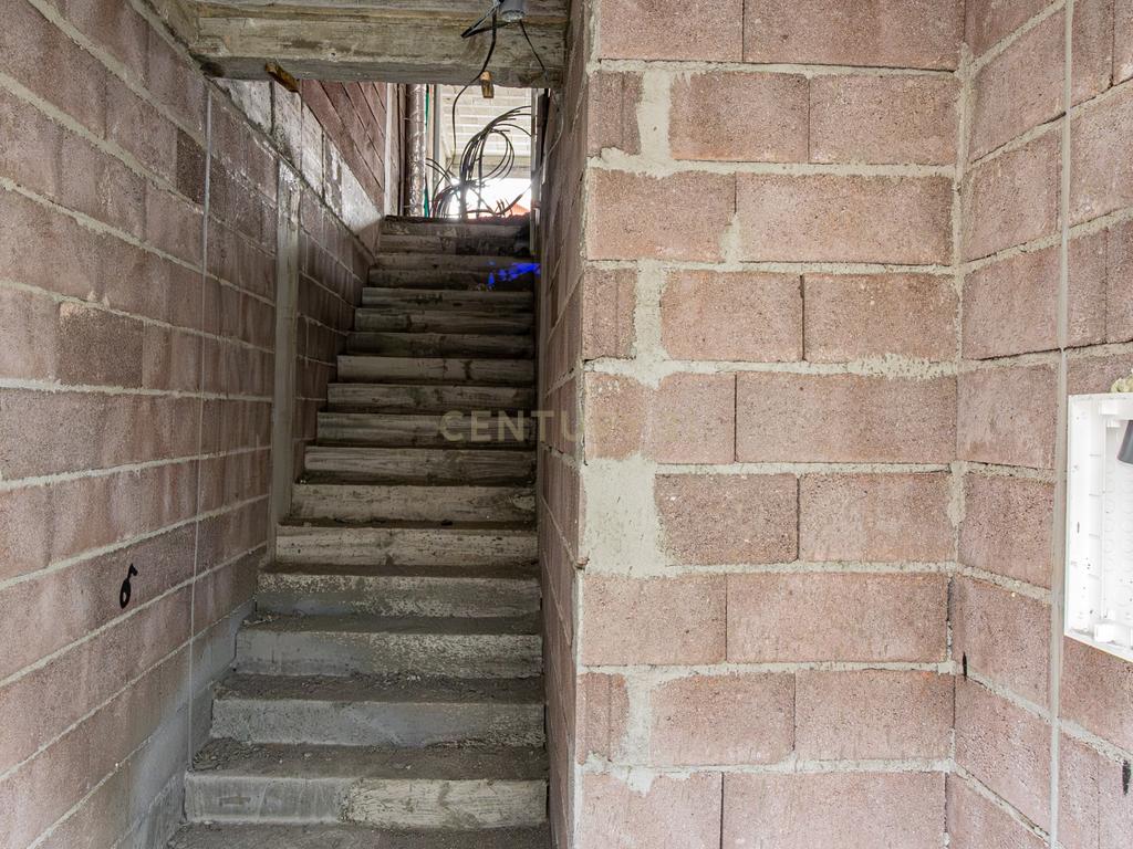 Apartamento T2 novo com varanda no centro histórico de Viana - Image 12