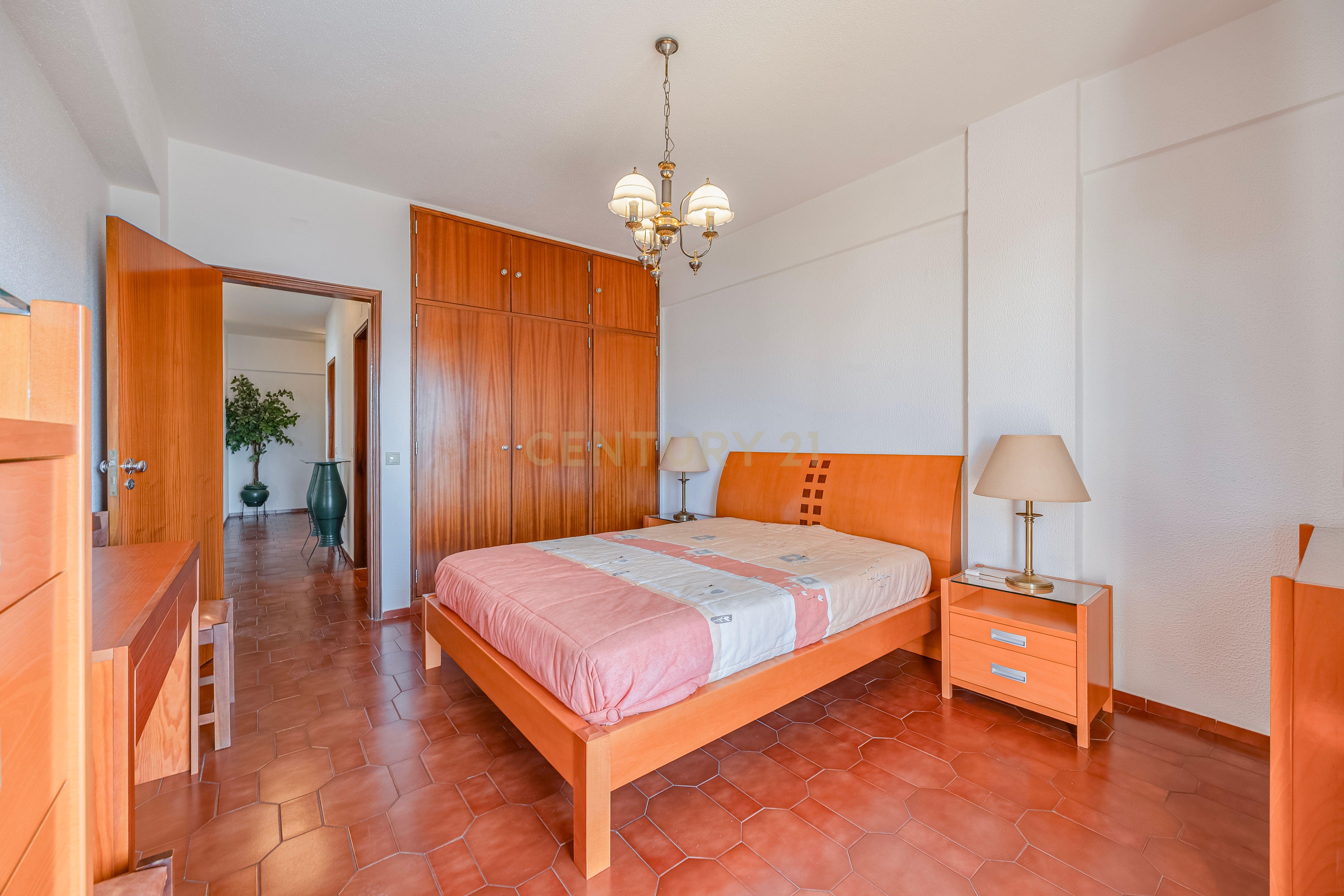 Fotografia 12 de Apartamento T2 Excelente com Duas Varandas e  Exposição Solar privilegiada