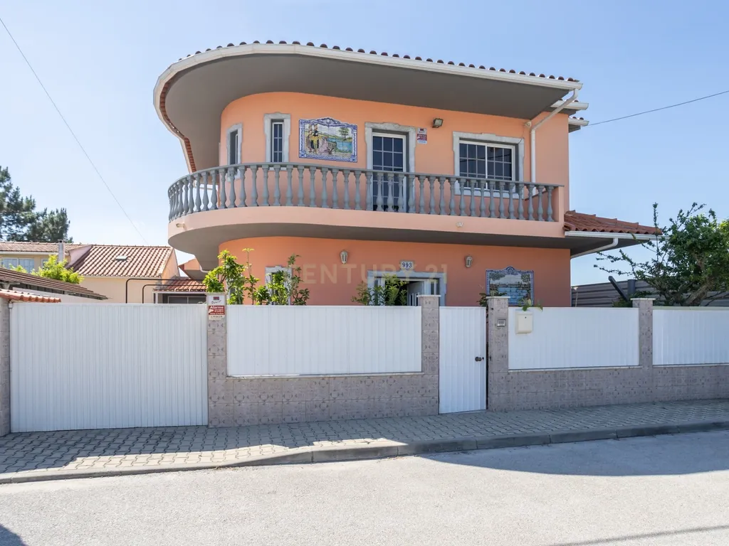 Moradia T4 com garagem e espaço exterior em Fernão Ferro (Em Avos) - Image 1