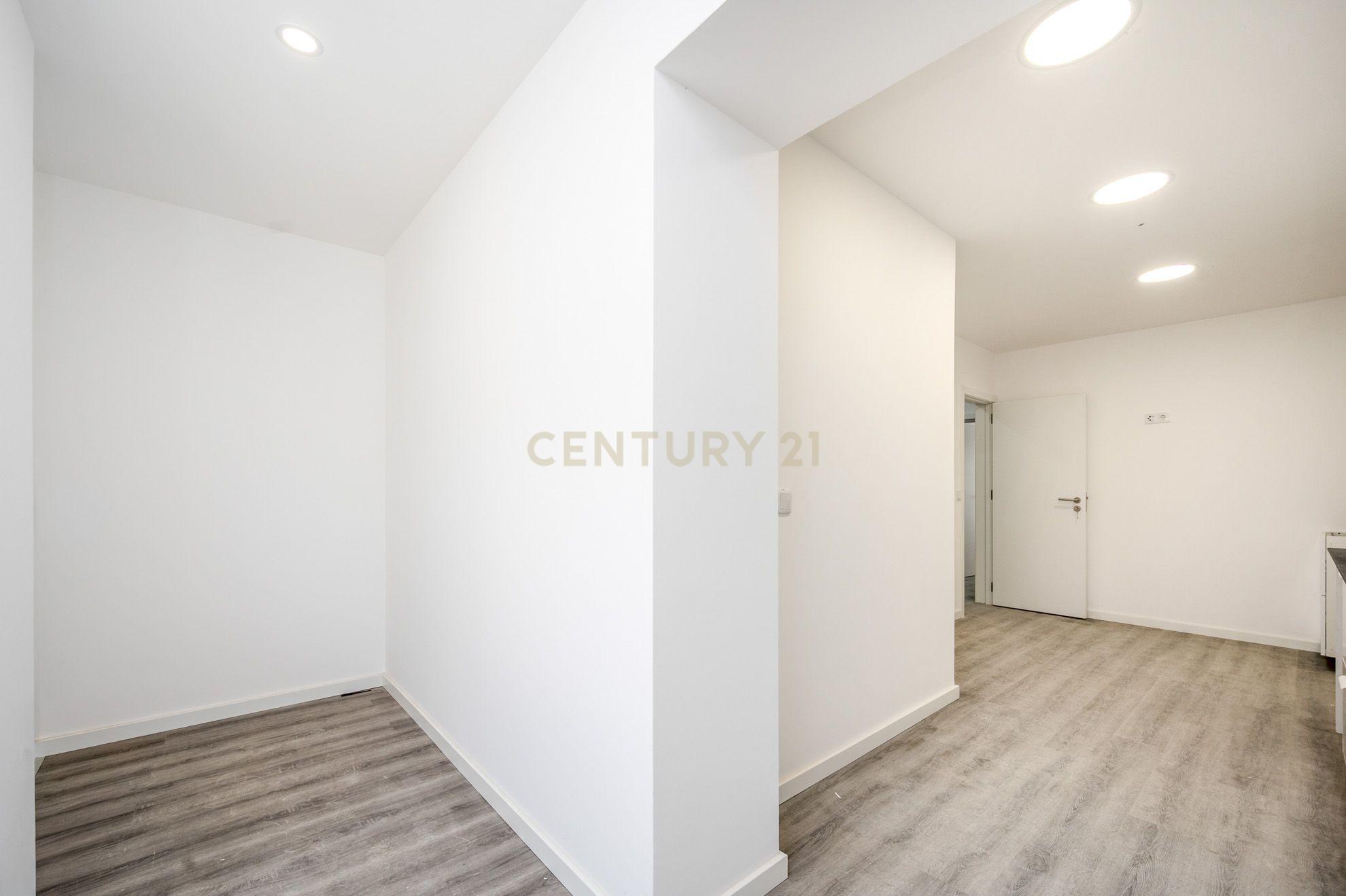 Fotografia 5 de Apartamento T4 Duplex em Queluz, perto do Palácio Nacional, totalmente remodelado e equipado (em fase de acabamento).