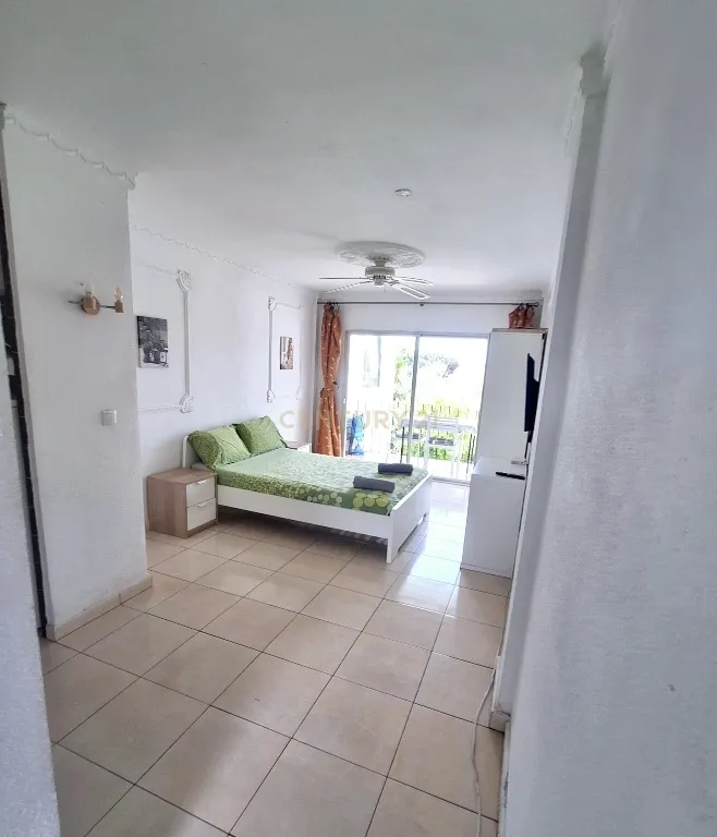 Estúdio Renovado em Málaga com Vista e Acesso a Amenidades - Image 13
