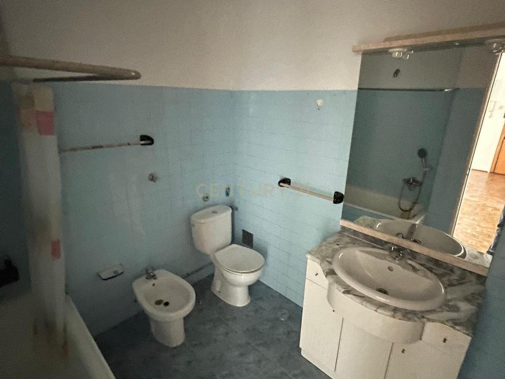 Apartamento T4 em Almada em frente ao metro de superfície! - Image 7
