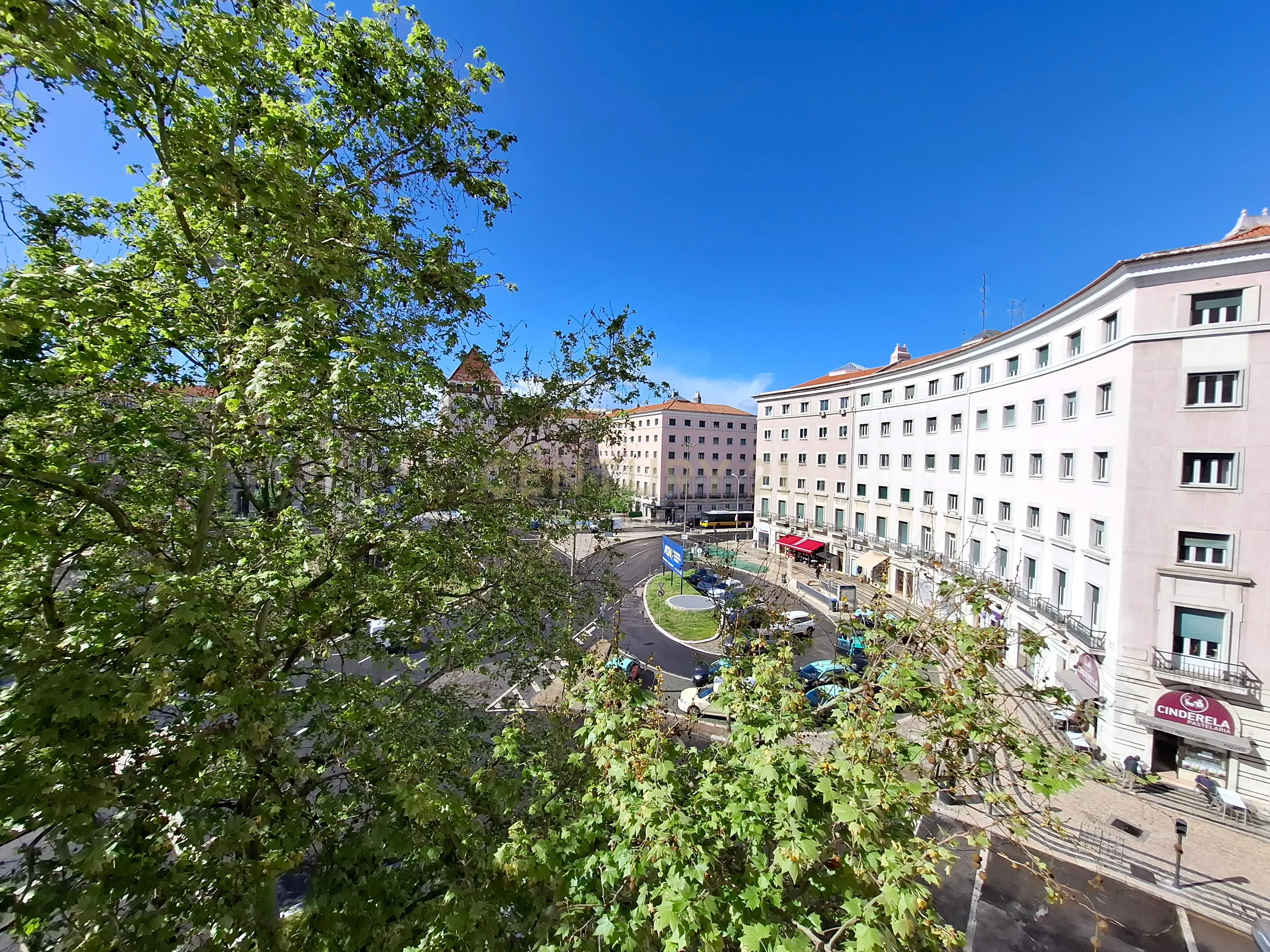 T1+1 com 82m2, renovado a estrear na emblemática Praça Francisco Sá Carneiro com direito a 1 lugar de parqueamento - Image 21