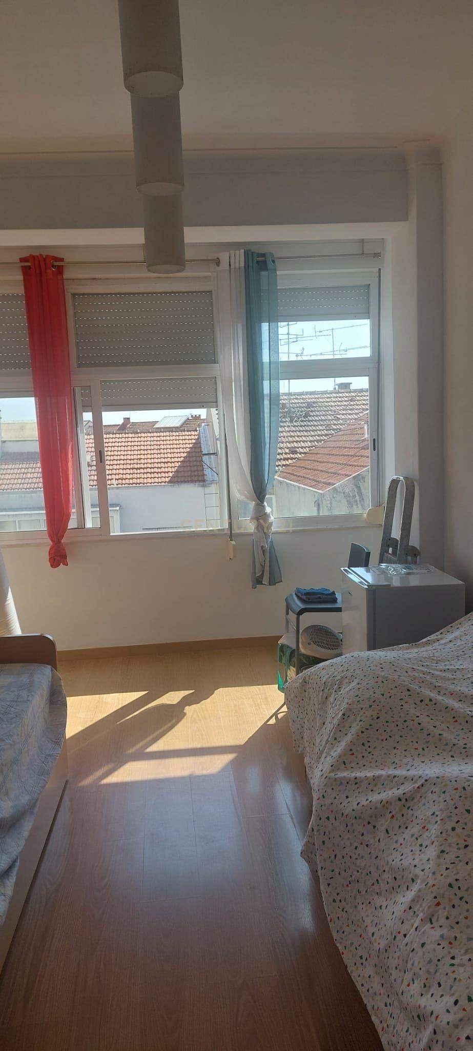 Fotografia 4 de Apartamento T3 em Amora, Seixal - Oportunidade Única!