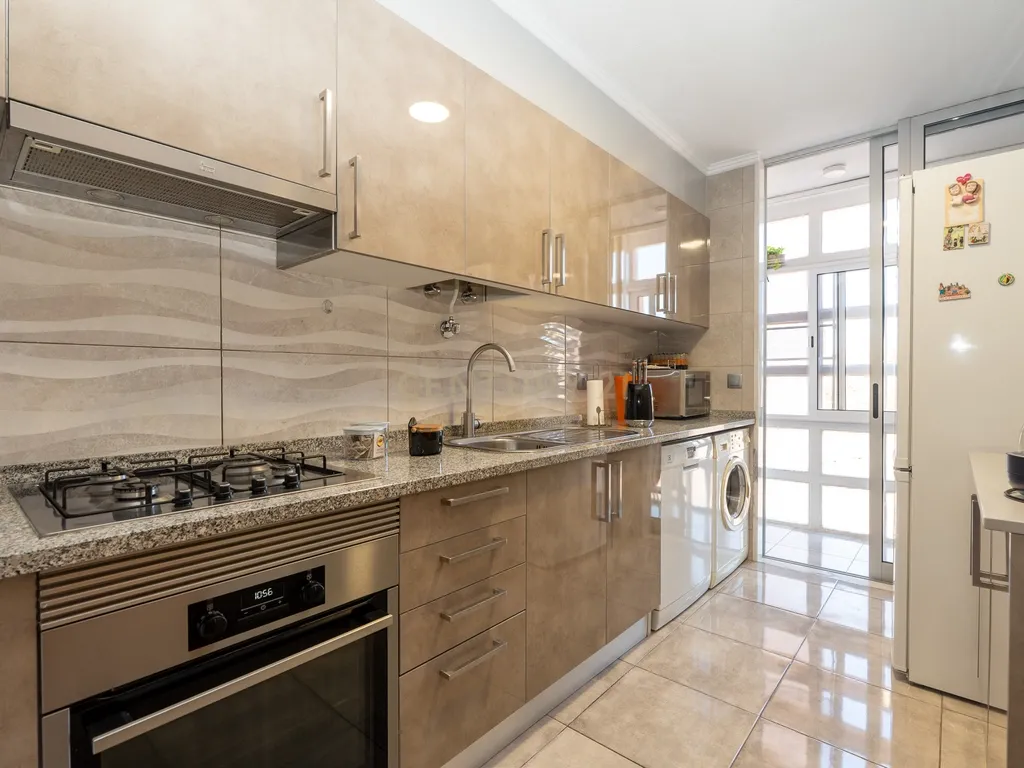 Apartamento de tipologia T2, totalmente renovado, localizado em Santo António dos Cavaleiros – Loures. - Image 10