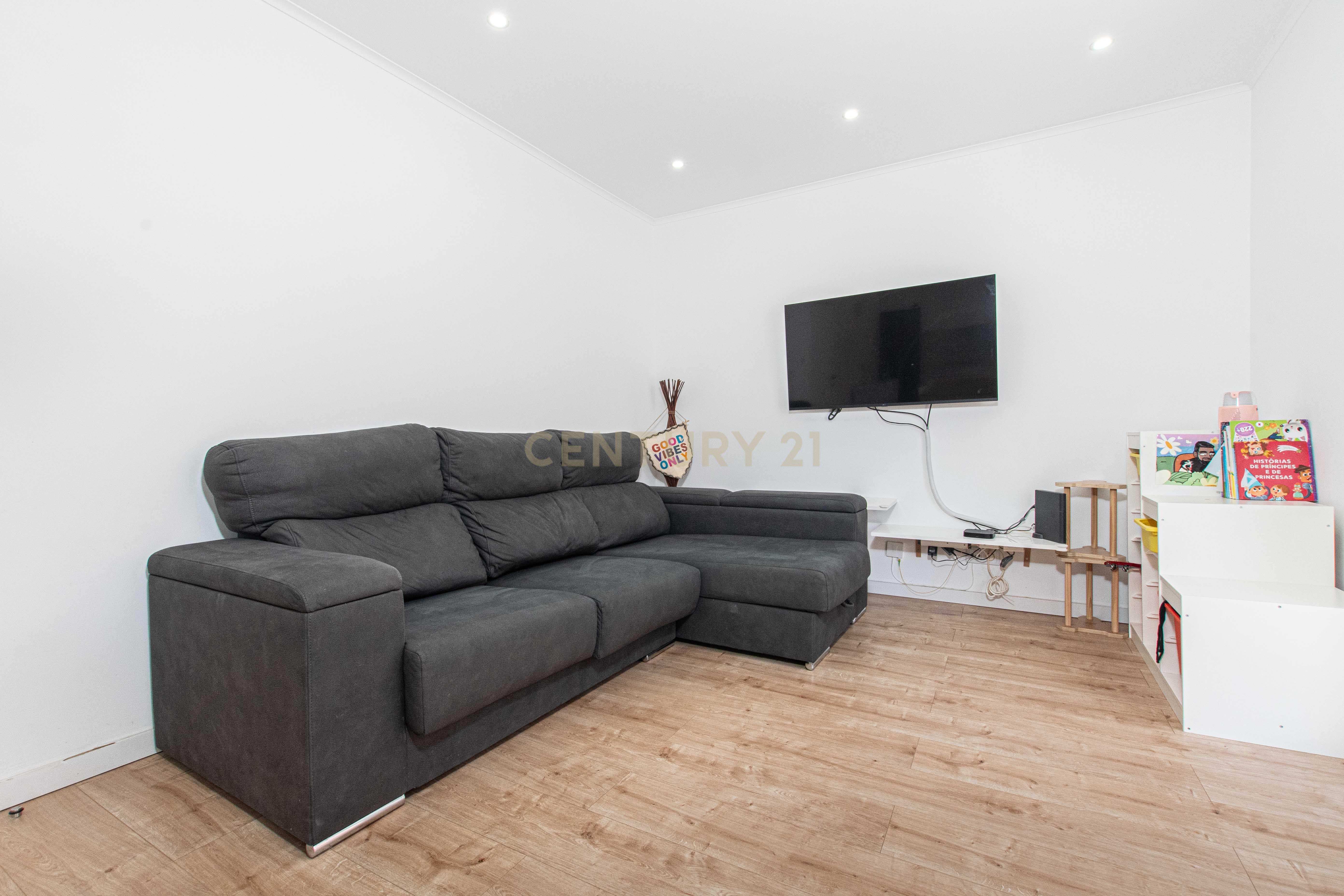 Fotografia 11 de Apartamento T3 remodelado no Casal de São Brás , Amadora