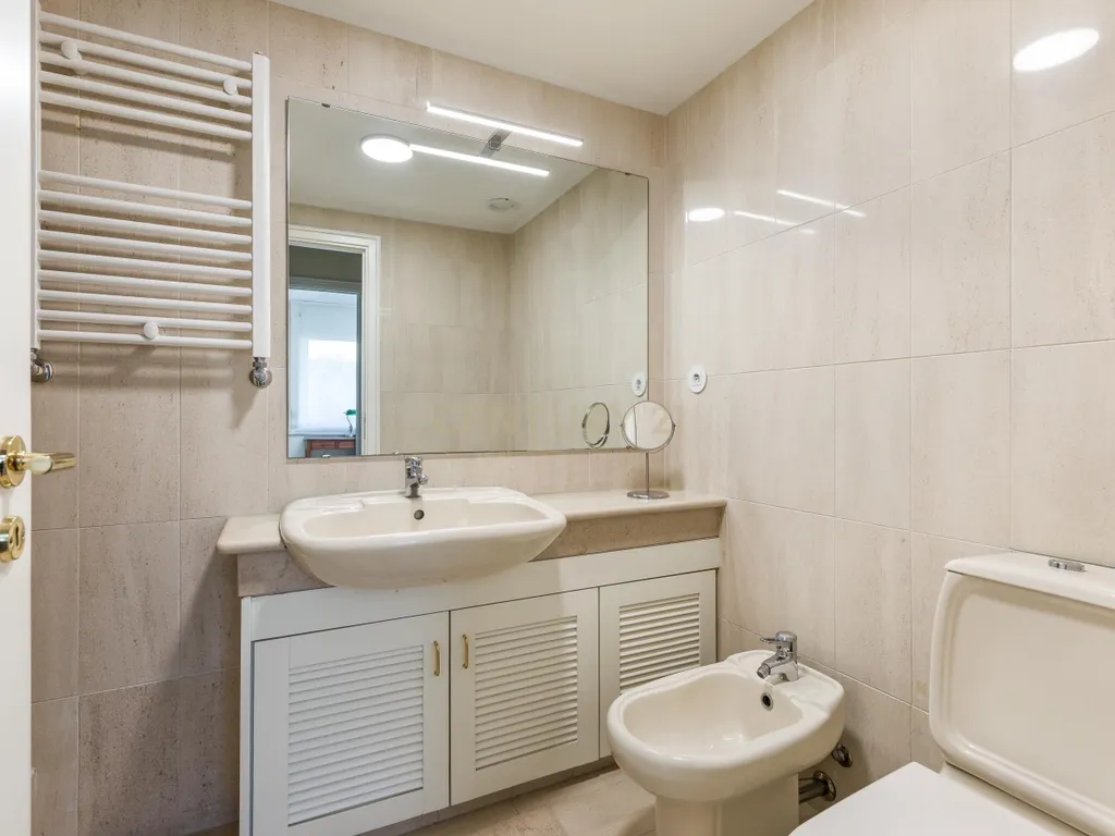 Apartamento T2 no Edifício Vilamar, Foz do Douro, Porto - Image 20