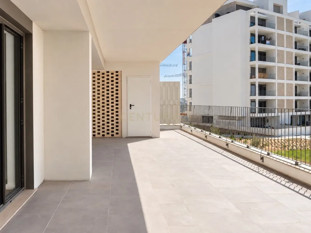 T4 Novo ELOU JARDINS condomínio privado com piscina em Santo António dos Cavaleiros - Image 15