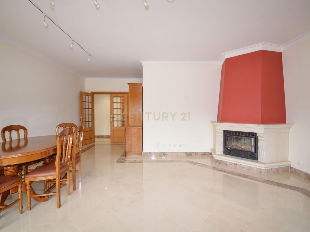 Apartamento T3 em Loures com Garagem - Image 4
