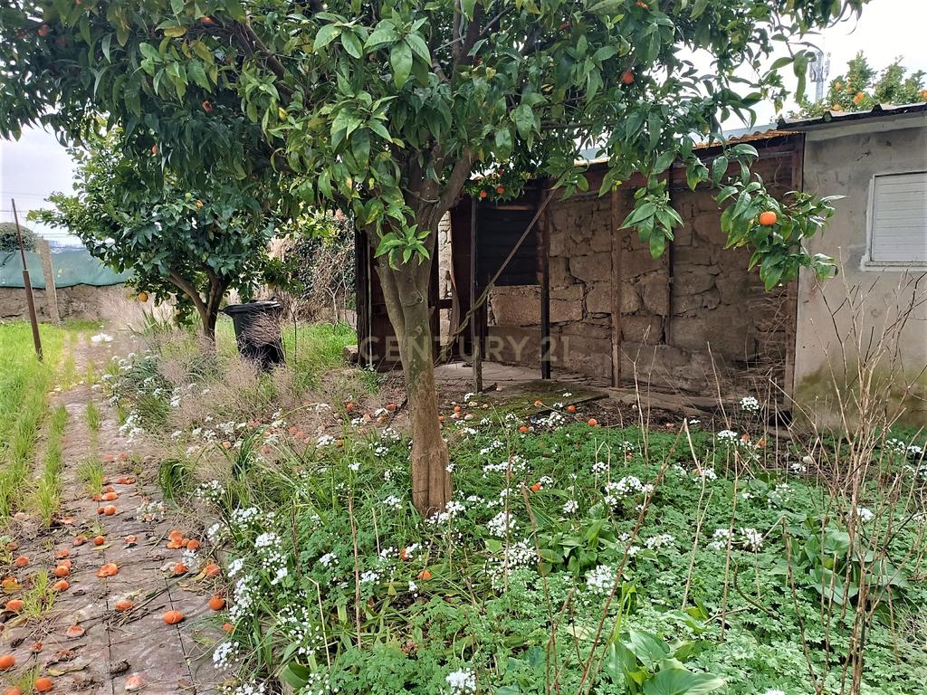 Moradia bifamiliar com cinco quartos, terreno e água para reconstrução no coração da Cidade da Maia, em Gueifaes - Image 39
