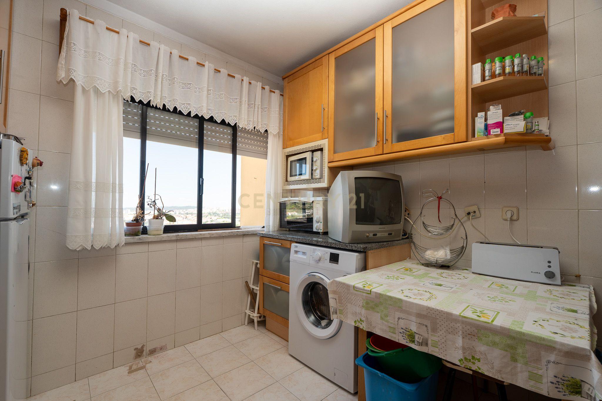 **Fantástico apartamento T4 com arrecadação*** - Image 8