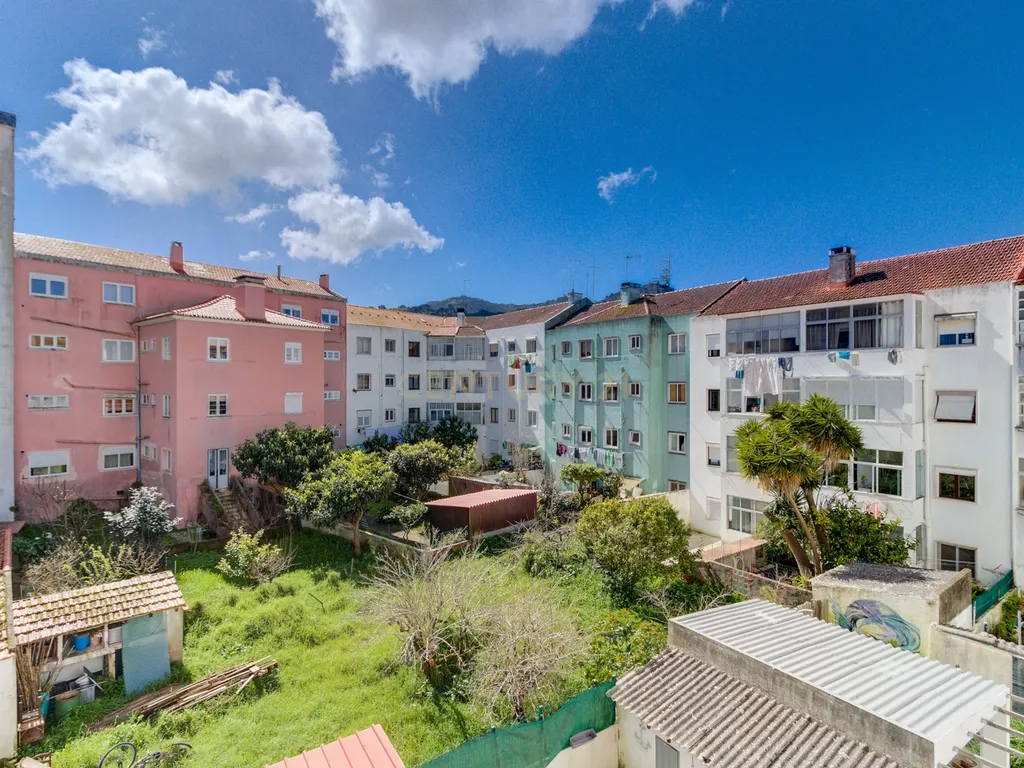 Apartamento T2 em Remodelação - Portela de Sintra - Image 19