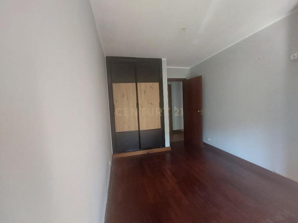 Apartamento T2 em Matosinhos com Garagem e Varanda - Image 9