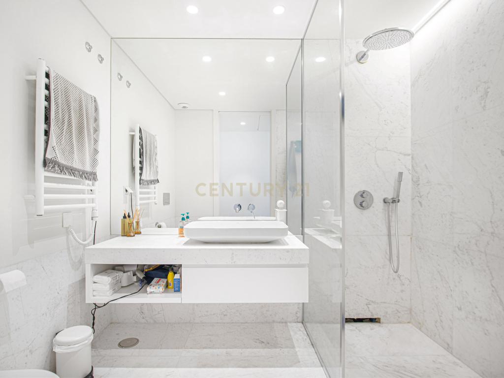 Apartamento T2 no Infinity em Campolide - Image 20