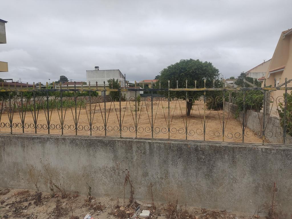Terreno para 2 Moradias Geminadas|| Projeto Ideal para Construtores na Quinta das Laranjeiras - Fernão Ferro  - Image 6