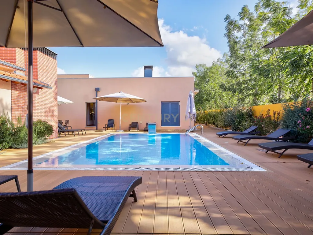 Propriedade T8 com Jardins, Lago e Potencial Alojamento - Localização Premium - Image 50