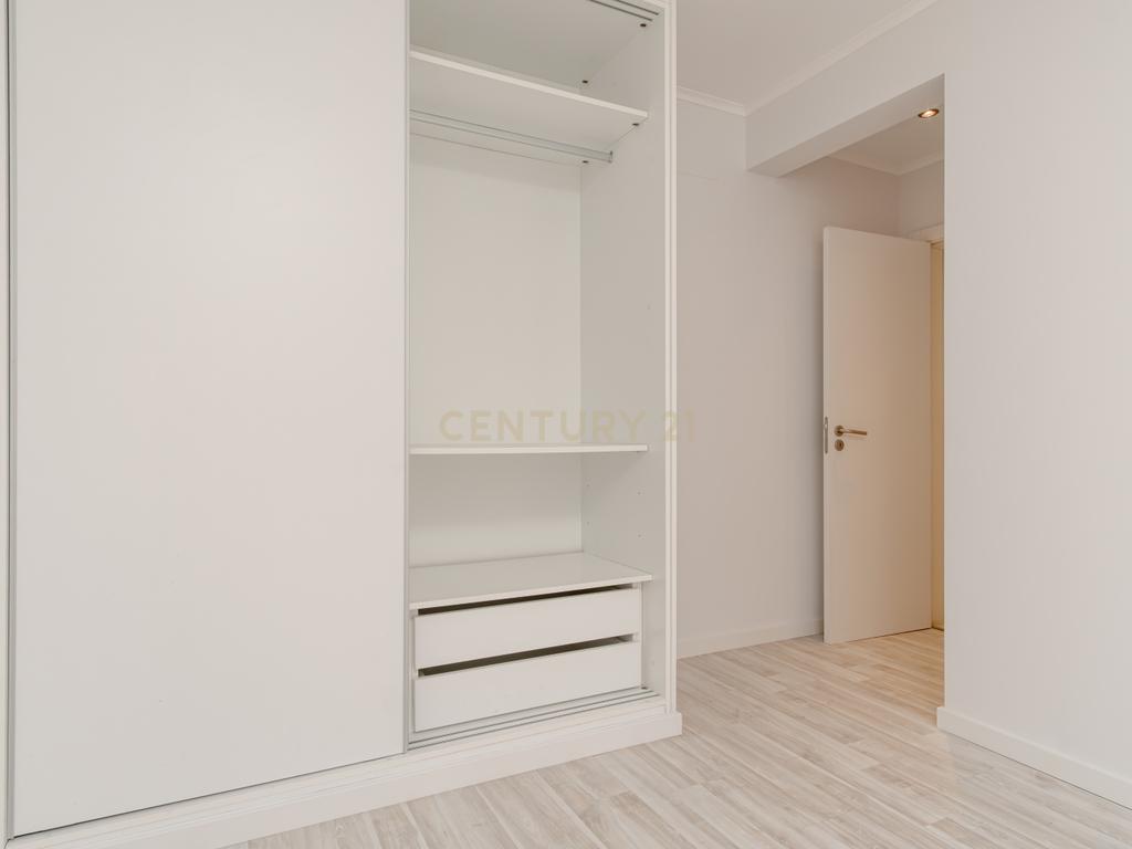 Apartamento Renovado T2 em São Vicente, Lisboa - Image 21