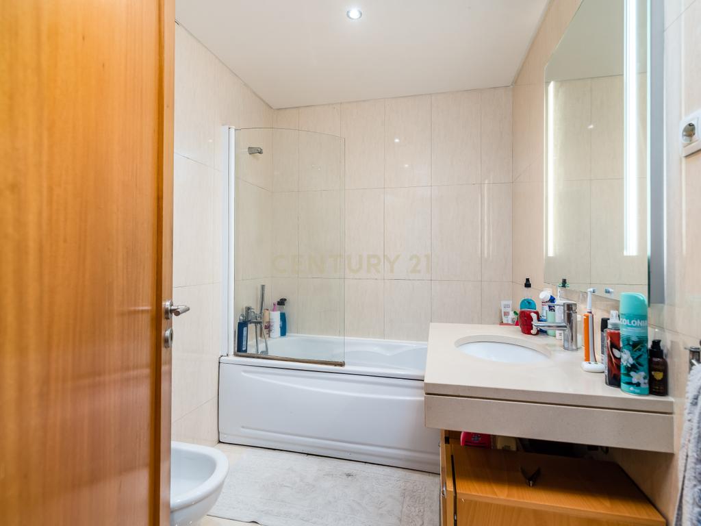 Apartamento T2 com Terraço em Loures - Excelente Oportunidade! - Image 18