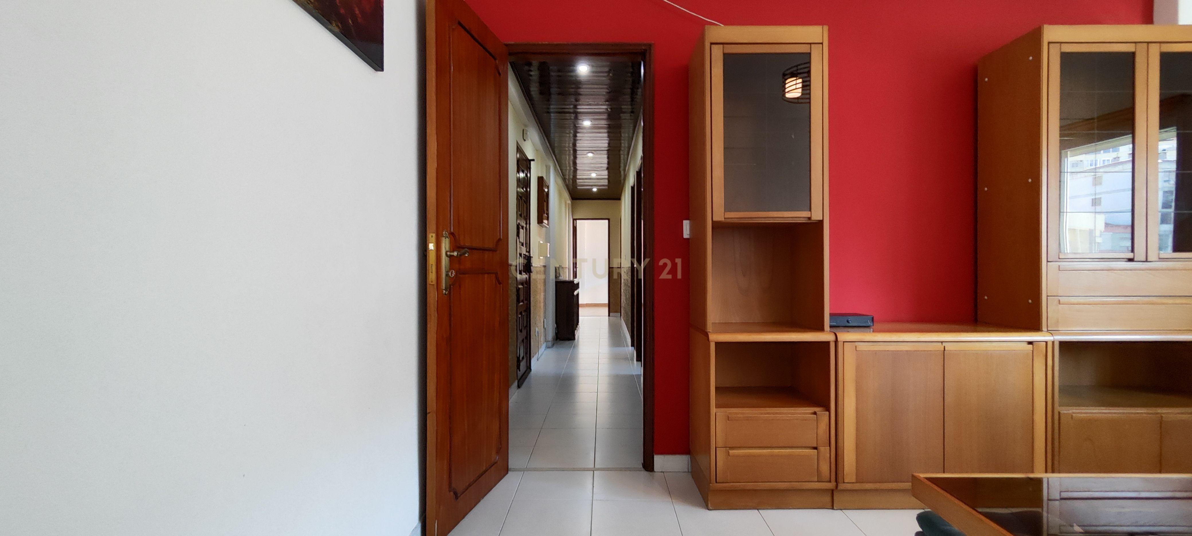 Fotografia 7 de Apartamento T2 Mobilado com Varanda e Garagem