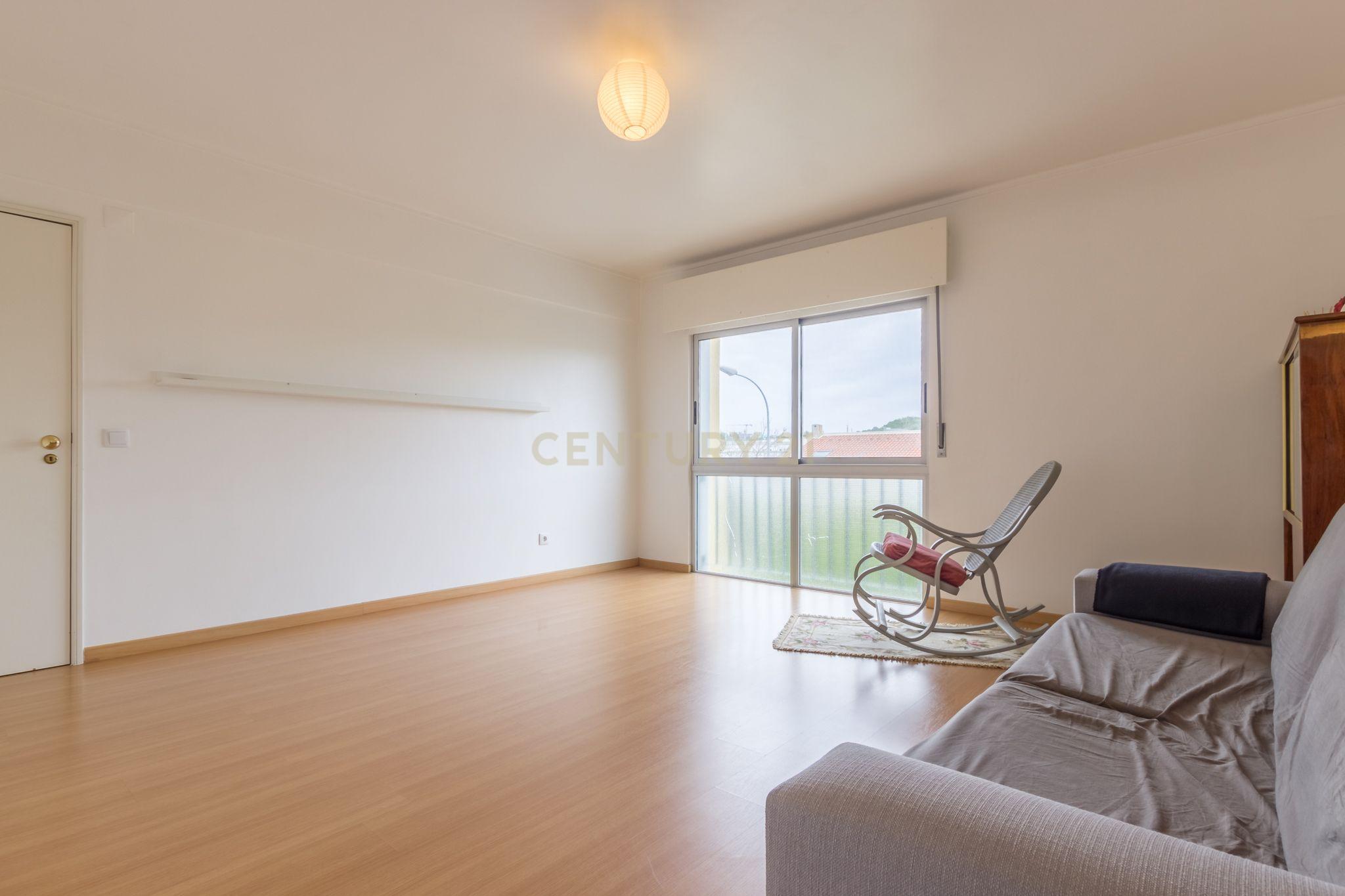 Apartamento T3 - Paço de Arcos - Image 2