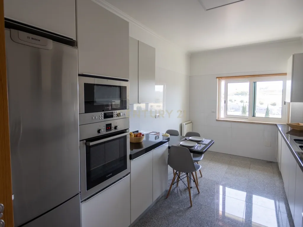 T3 com 160 m², Box para 2 carros e Arrecadação – Lumiar / Ameixoeira - Image 8
