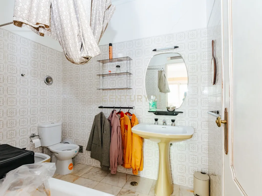 Apartamento T6 em Benfica – 210 m² junto ao Colombo - Image 13