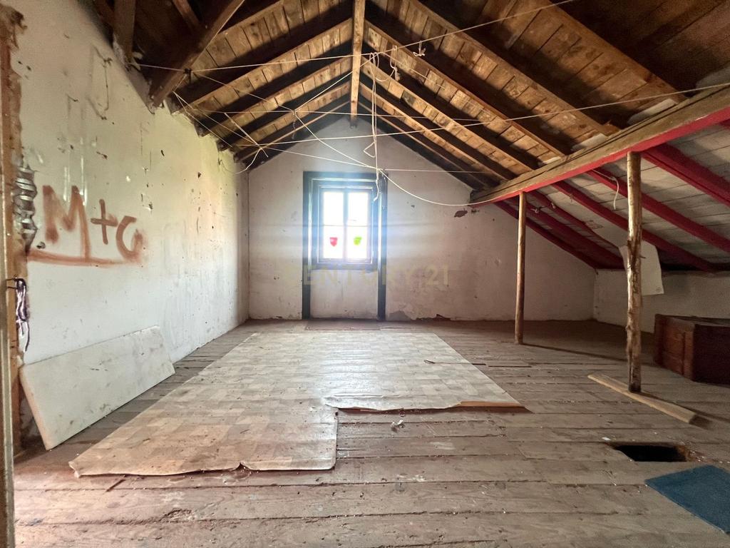 Prédio com terreno para construção e 3 Casas com frente para 2 ruas - Image 17
