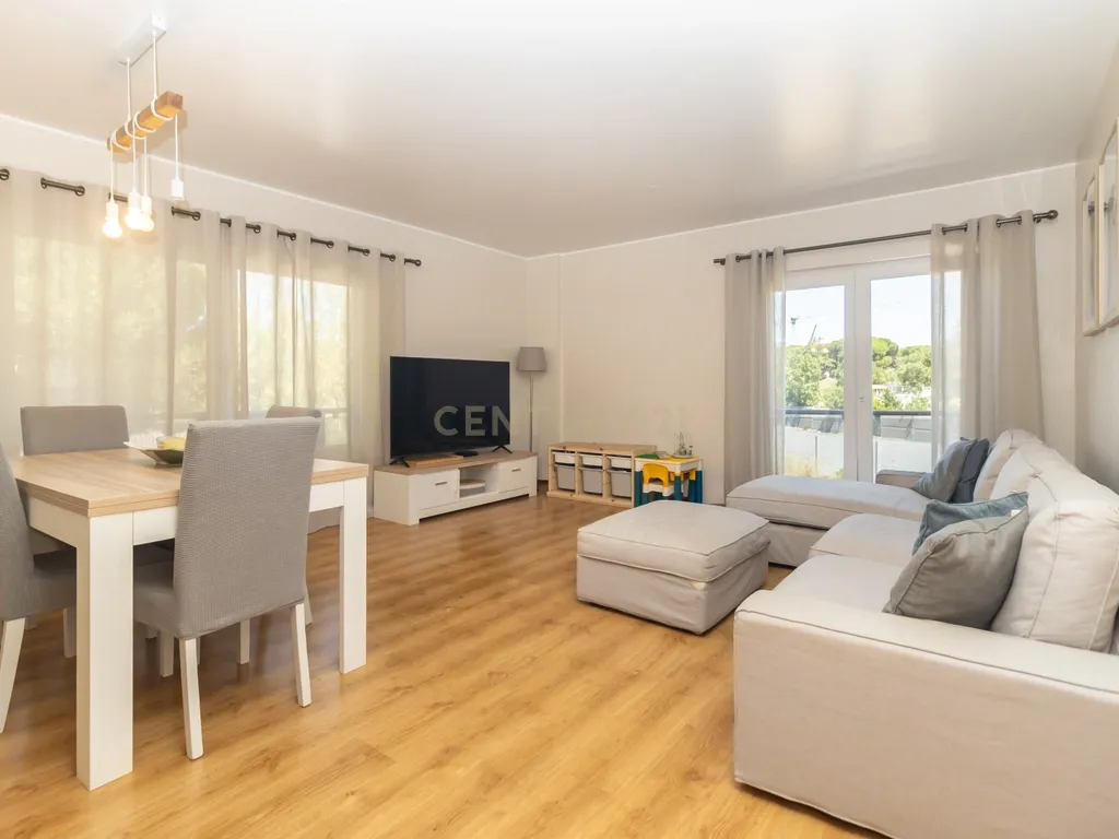 T3 com 125 m² | Quinta de São Macário | Suíte, Varanda e Arrecadação - Image 1