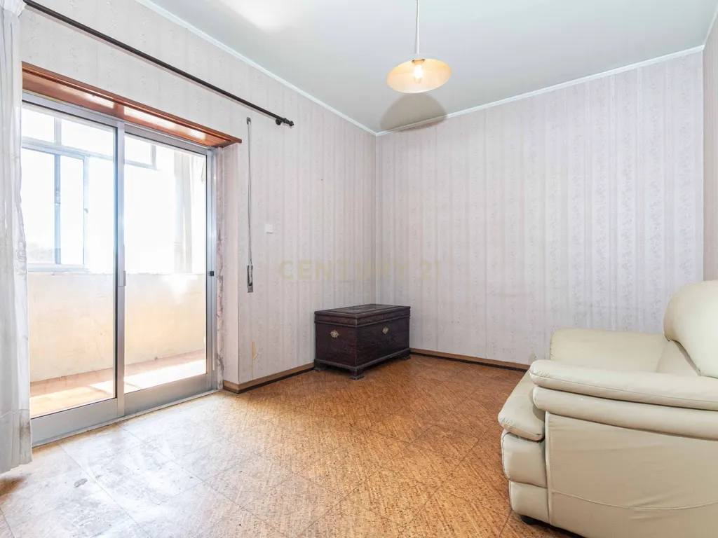 Apartamento T3 com mais de 100m² em Odivelas - Image 5