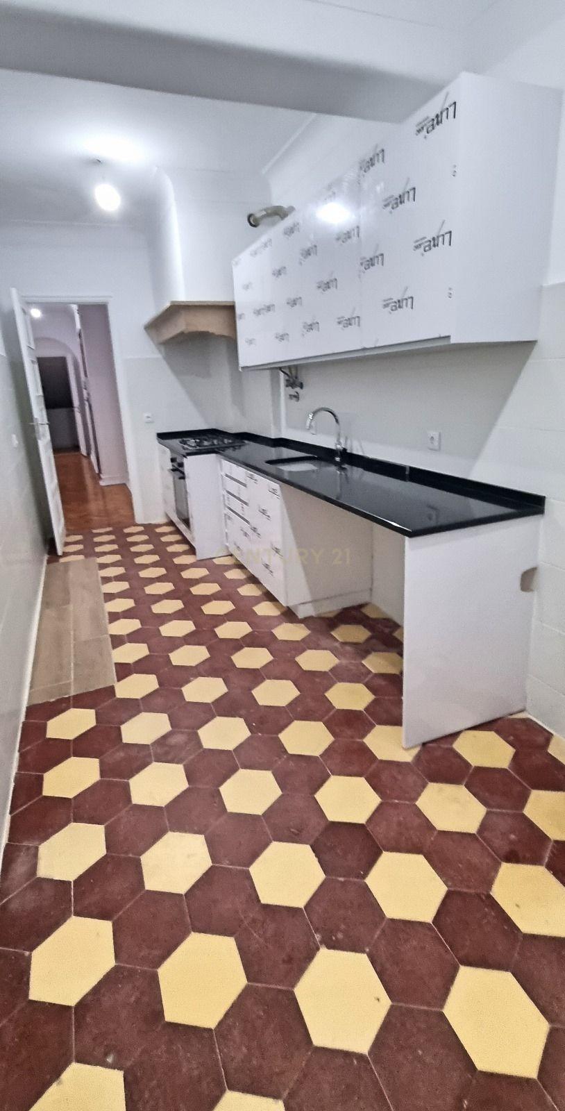 Apartamento T3 em Lisboa com Elevador - 485.000€ - Image 9