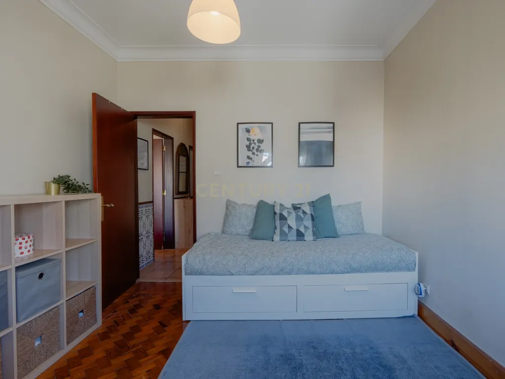 Apartamento T2+1 em Moscavide, Próximo ao Metro - Image 11