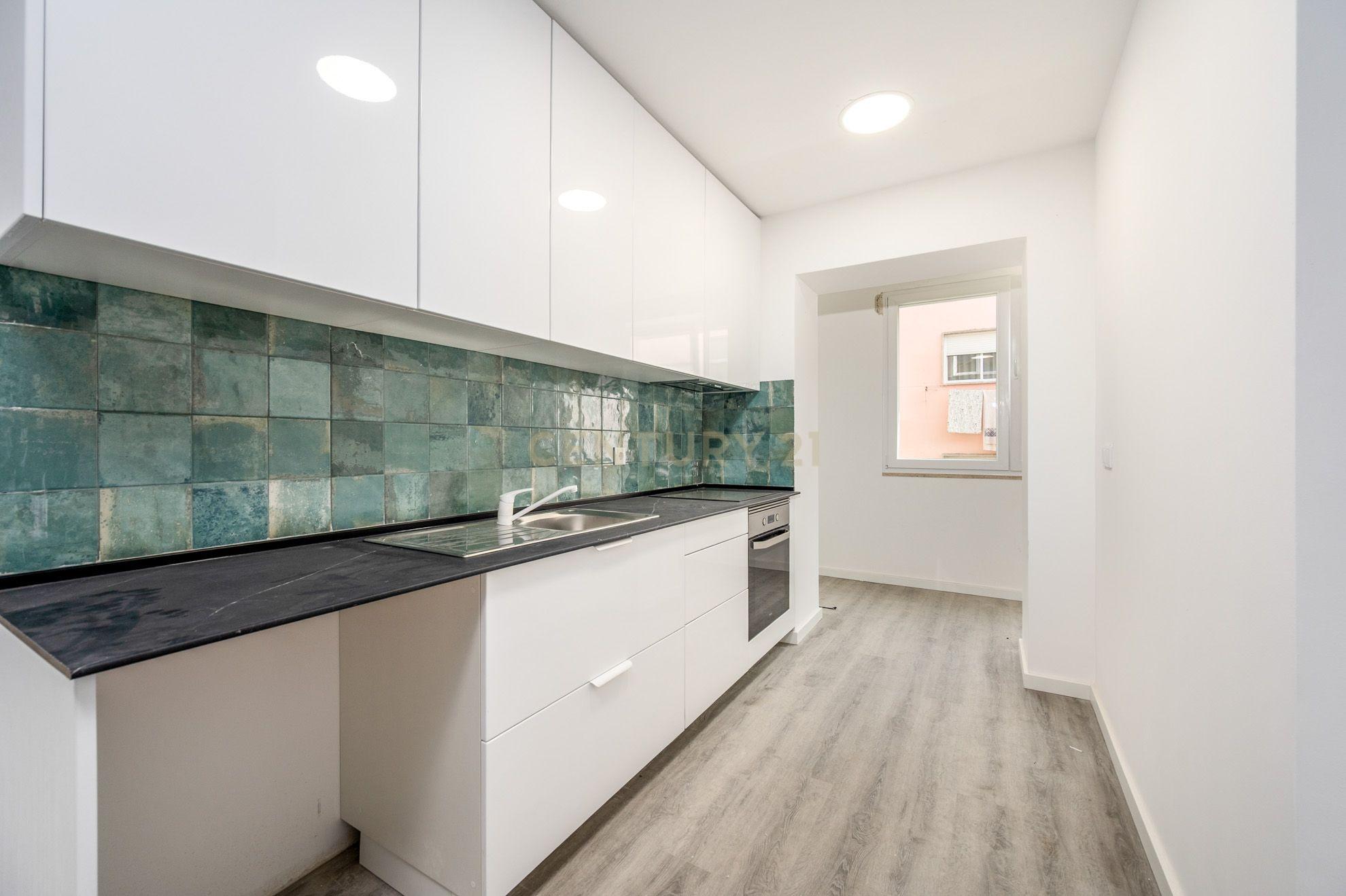 Apartamento T4 Duplex em Queluz, perto do Palácio Nacional, totalmente remodelado e equipado (em fase de acabamento).
