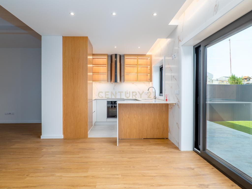 A Sua Nova Casa em Matosinhos – Moradia Térrea com Jardim e duas Suites! - Image 3