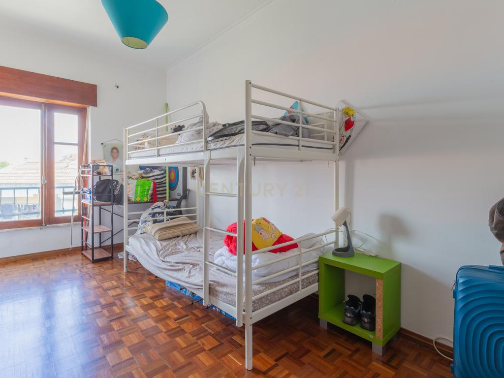 Apartamento T4 convertido em T3 - Centro do Barreiro - Image 15
